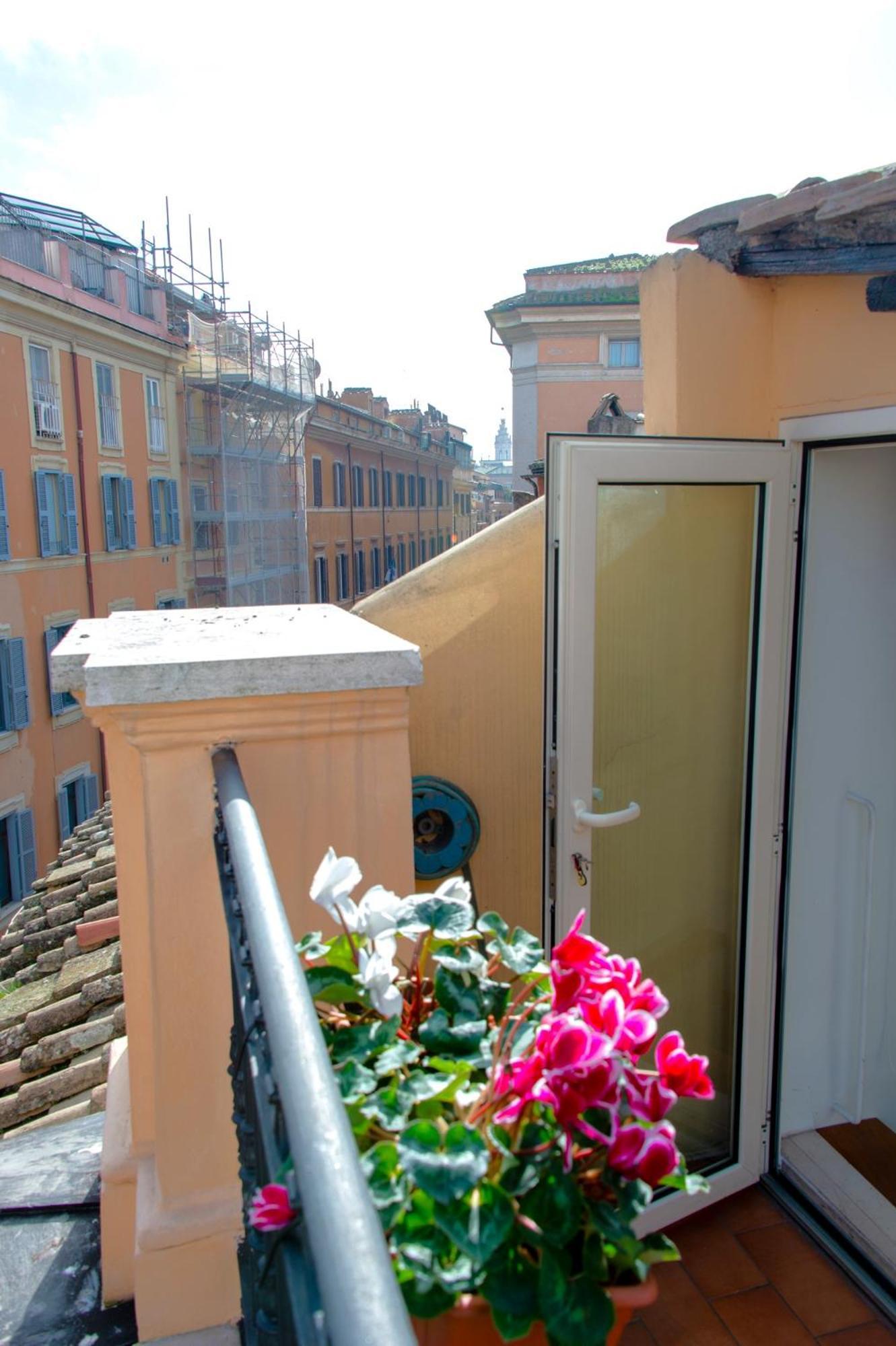 Apartment Saint Louis Penthouse, Cozy Little Next To Pantheon Rom
